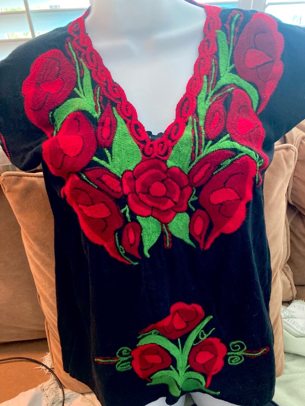 Mexican embroidered top, M